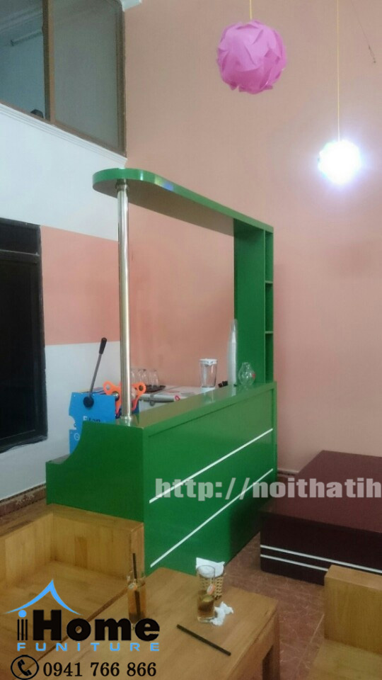quầy lễ tân quán cà phê